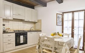 Modern Apartment Near Arce City Centre 62 M² Parking